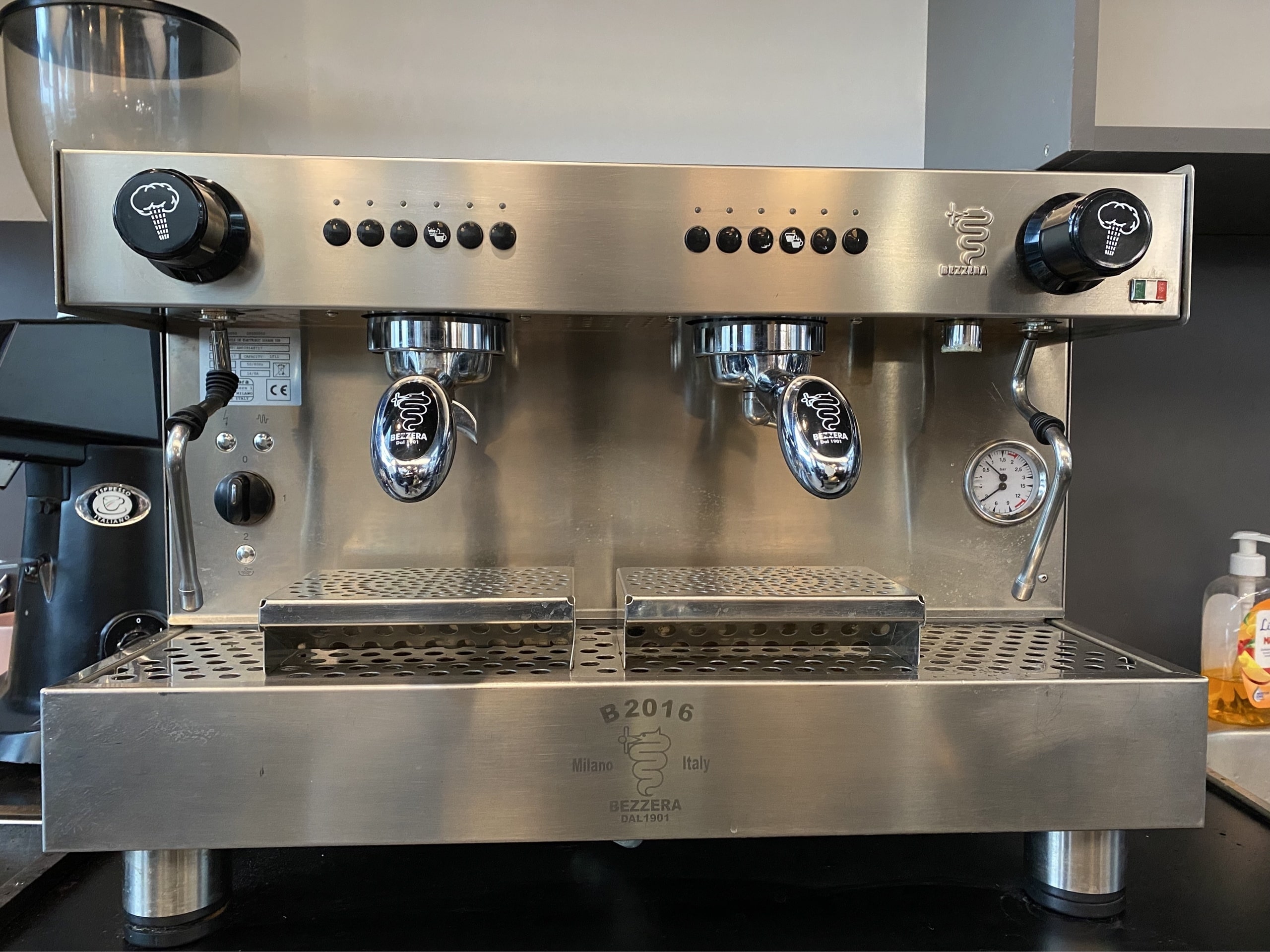 Máy pha cà phê espresso Bezzera B2016 DE 2 group - Pha chế XANH - XANH cho sức khoẻ ! May-pha-cafe-b2016-2group-de-chi-tiet